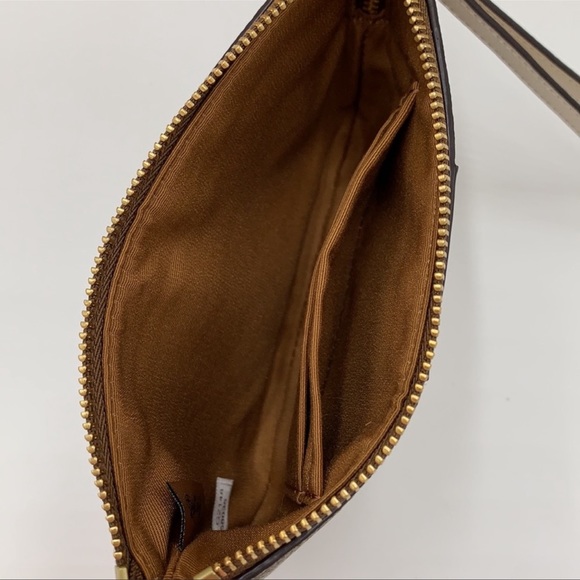 Corner Zip Wristlet In Signature Canvas KHAKICHALK - Picture 13 of 16